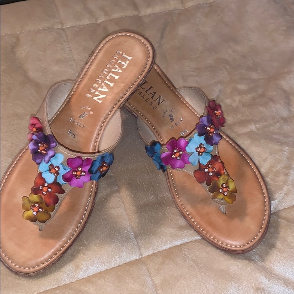 Emina 🌸 Thong Sandals! Like NEW!!